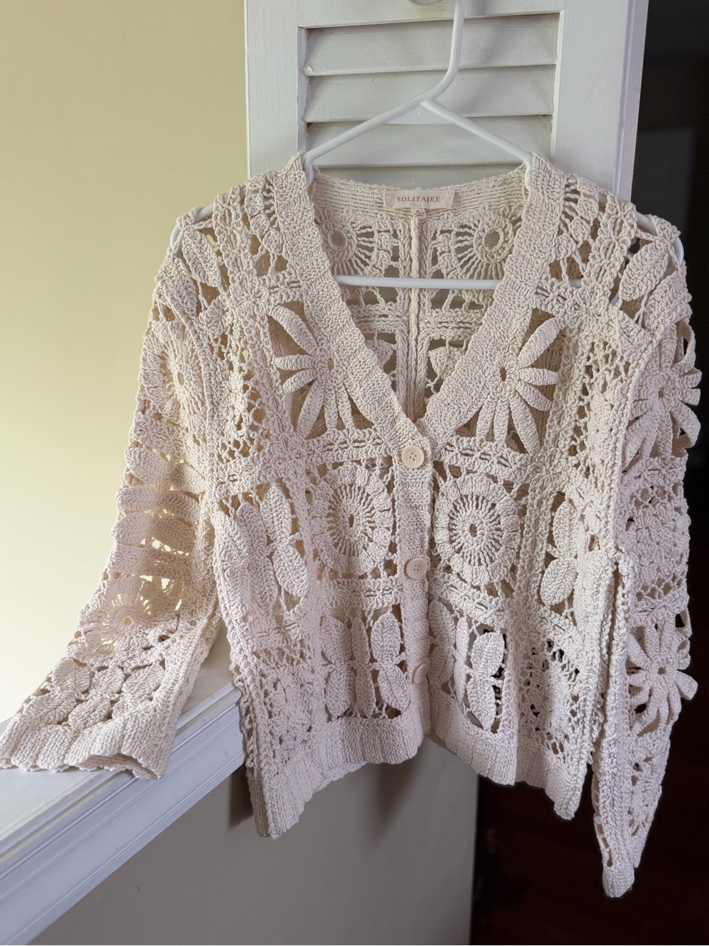 Solitaire Cream Crochet Knit Button-Front Women’s Sweater. Size Small.